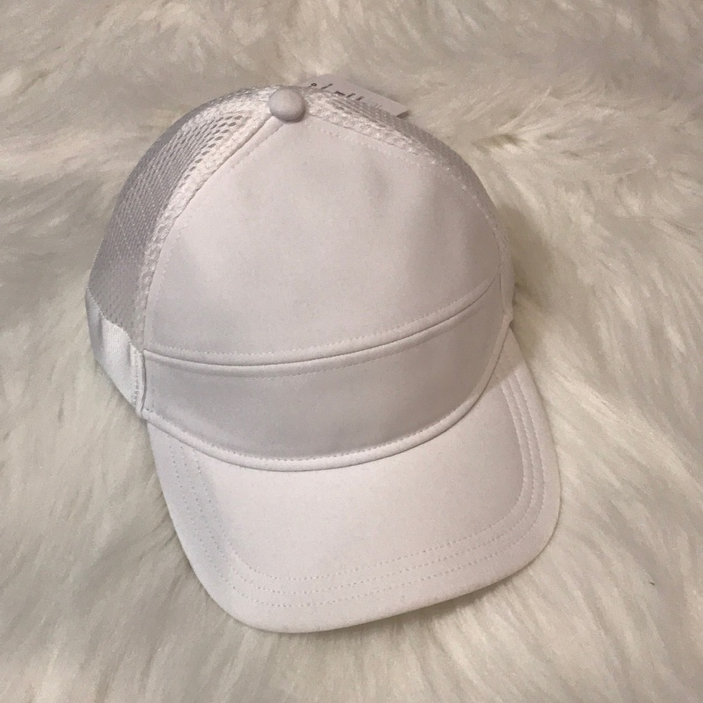Lululemon Dash & Splash Cap NWT WHITE - Picture 3 of 6